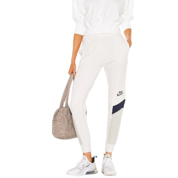 Nike womens heritage joggers - Picture 1 of 4